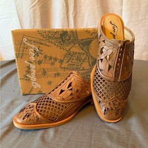 Free People Paramount Slip-On Mules Brown Cut Out Leather Size 8.5 NIB